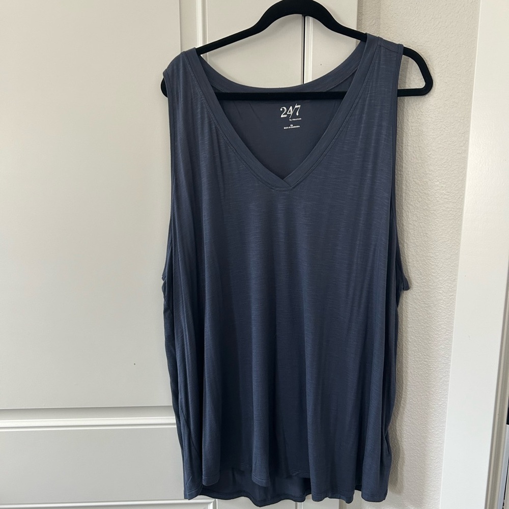 47 Women's Navy Blue Sleeveless Top